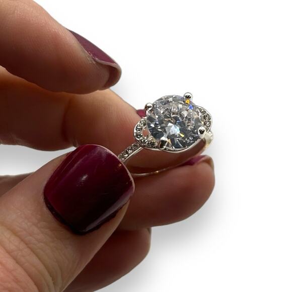 NEW Macy's Oval Crystal Ring Size 7 Silver Plated Pave Cubic Zirconia Engagement - Picture 3 of 10